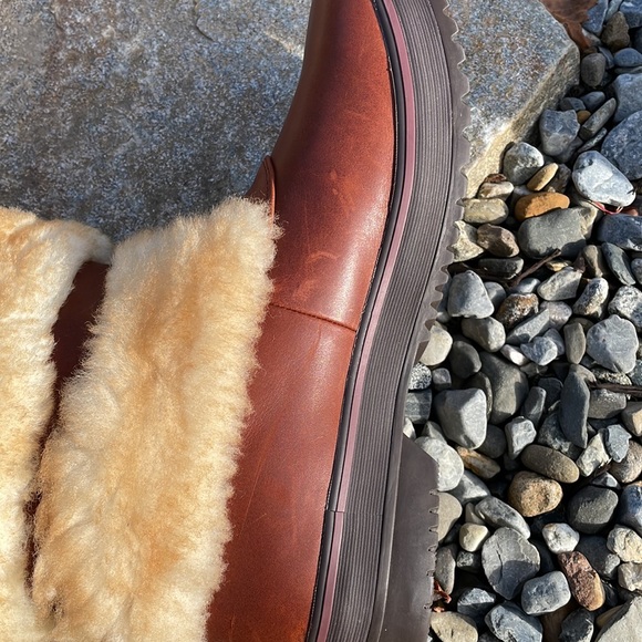 UGG Lilyan Boots - Picture 8 of 15